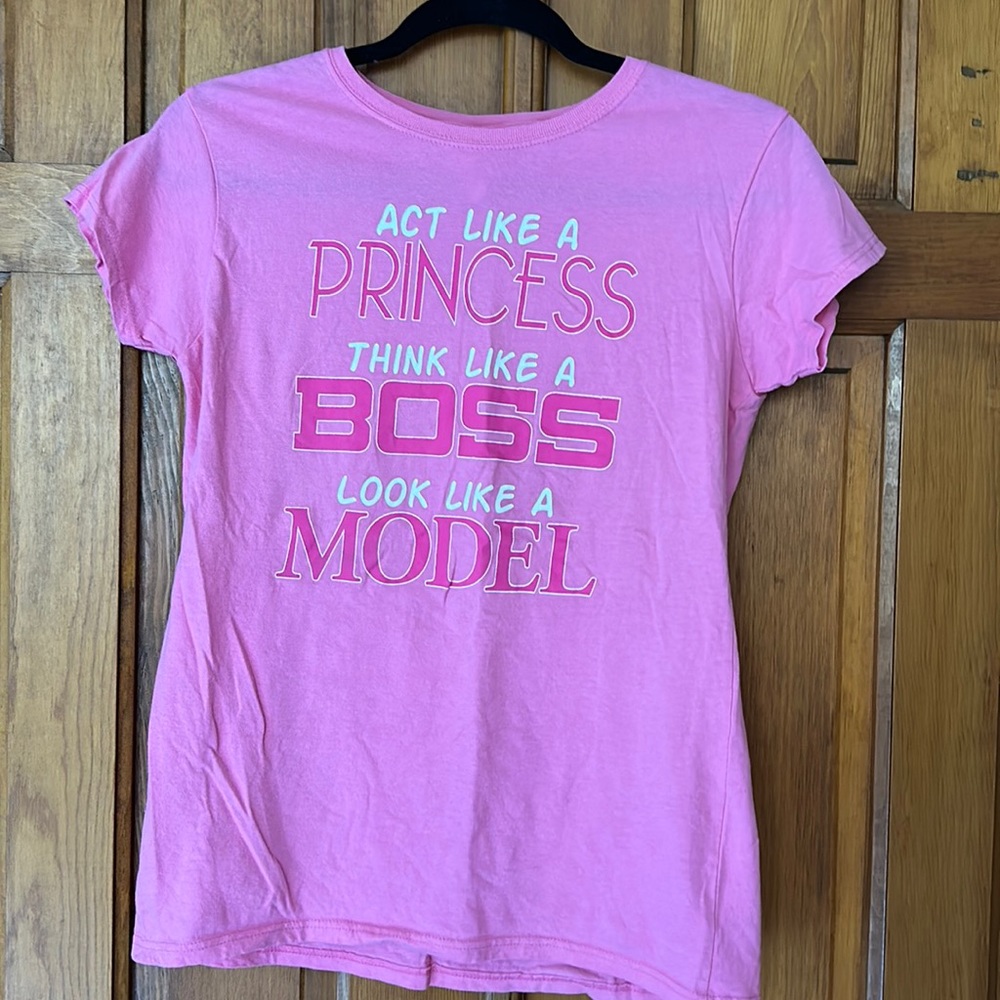 Gently worn 100% cotton graphic tee